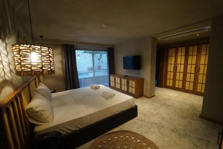Icon Beach Suites Hotel