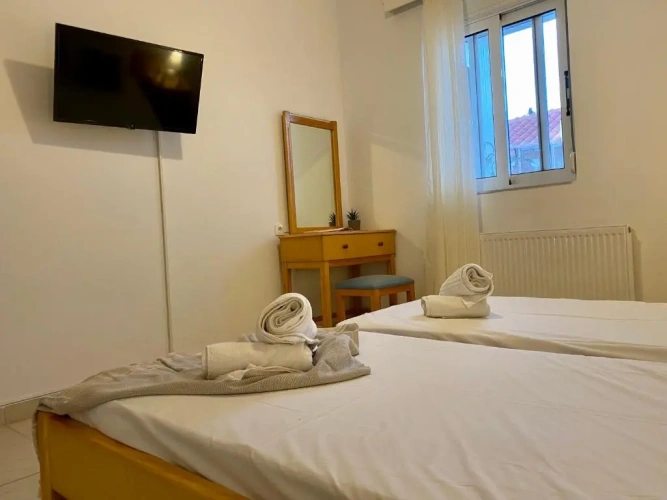 2 Bedrooms Cottage