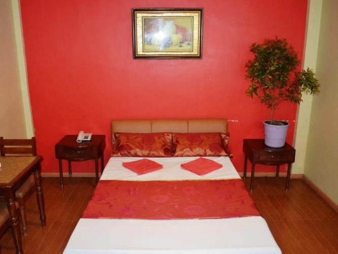Rainbow Romanz Garden Inn