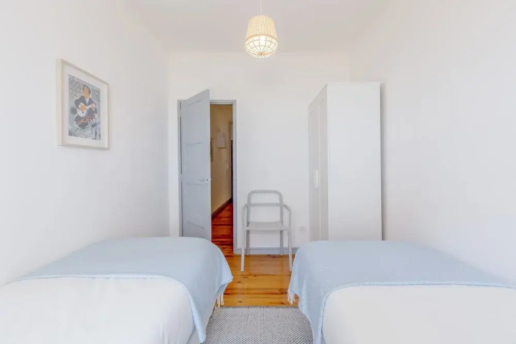 Bright & Spacious Alfama Typical Apartment, By TimeCooler