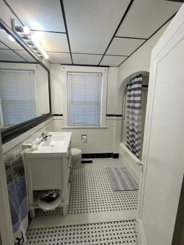Roomy Beachfront Apartment, Deck, Game Room! 2 Bedroom Apts by RedAwning