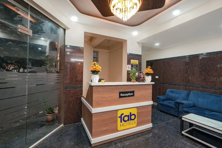 Fabhotel Royal Suites I