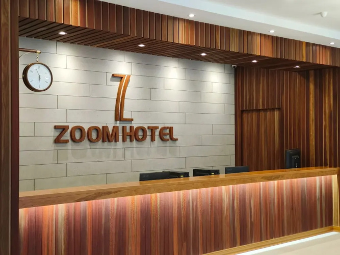 Zoom Hotel