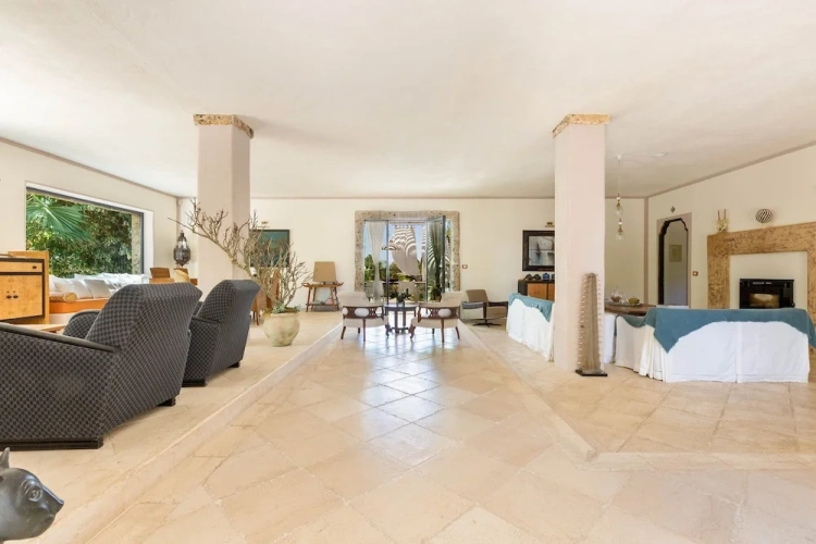4 Bedrooms Luxury Villa