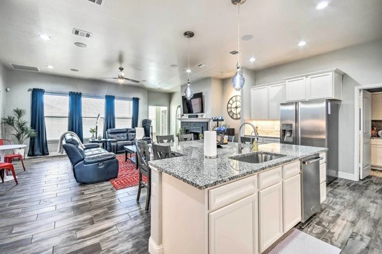 4 Bedrooms Cottage