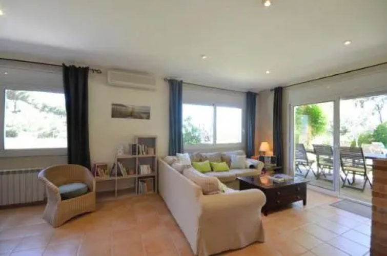 Villa Alveniz- Ref 197
