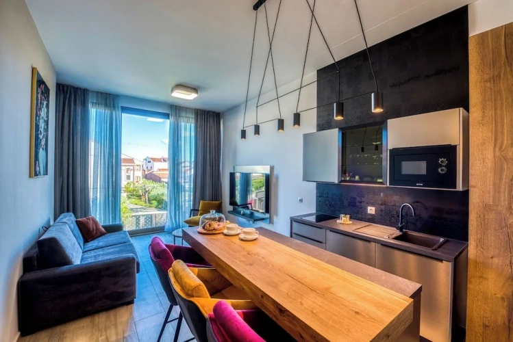 1 Bedroom Royal Apartment with garden view