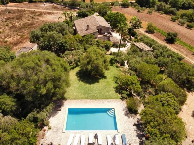 5 Bedrooms Cottage