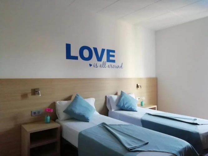 Standard Twin room with pool view