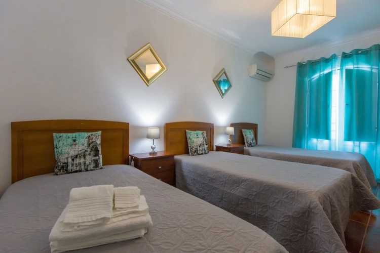 Standard Triple room with balcony and with city view