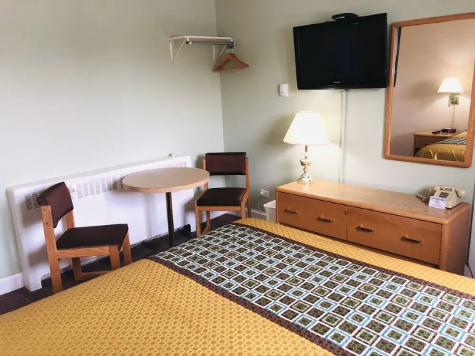 Perth Plaza Inn & Suites