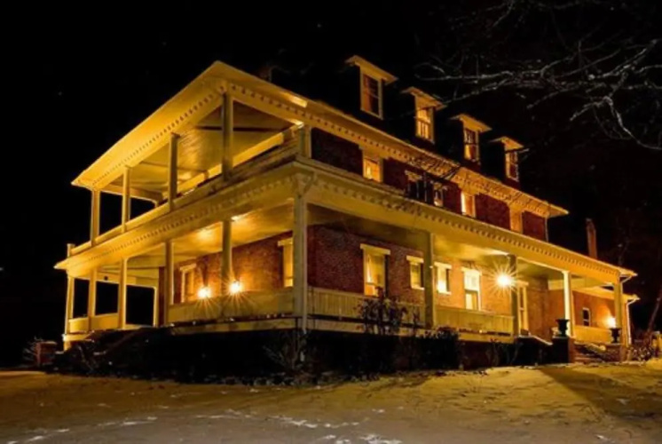 The Reynolds Mansion