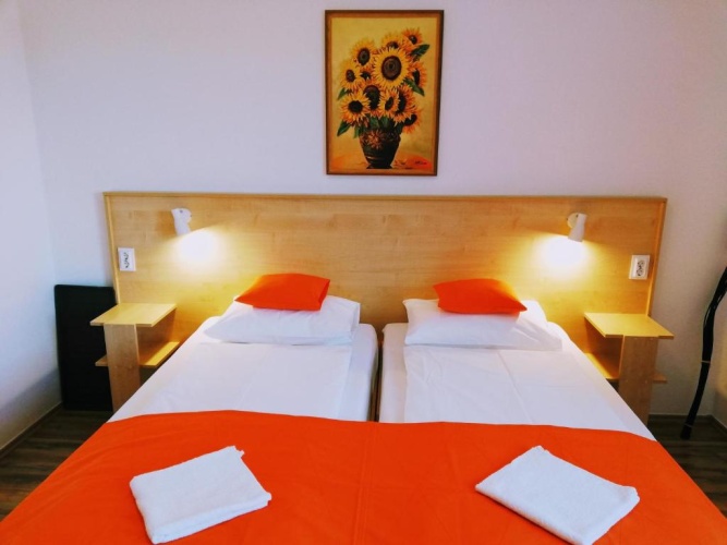 Standard Twin room with garden view