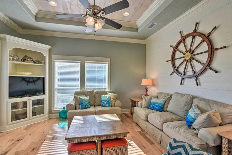 Deck & Fire Pit: Gulf Coast Gem in Crystal Beach!