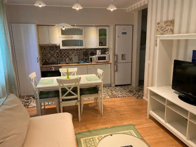 IGI WHITE FLAT with free private parking