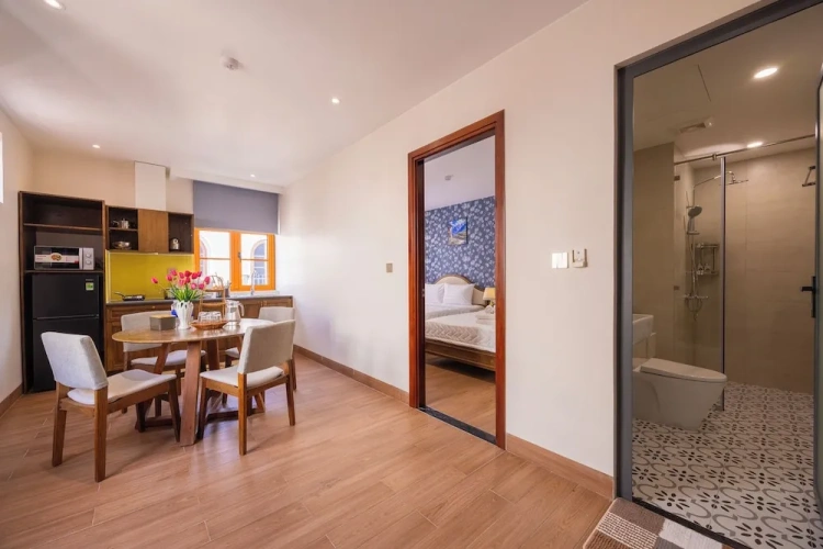 Standard Quadruple Family room with courtyard view