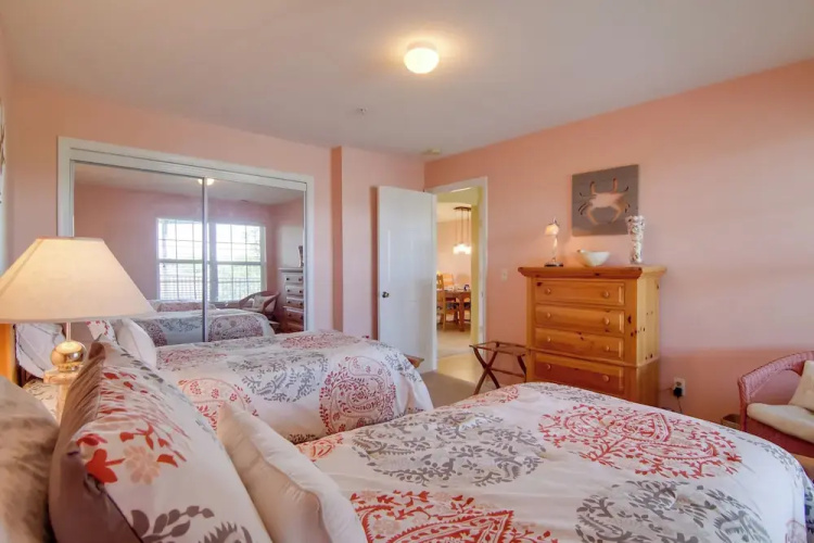 Pool & Bay Access: Serene Ocean View Oasis