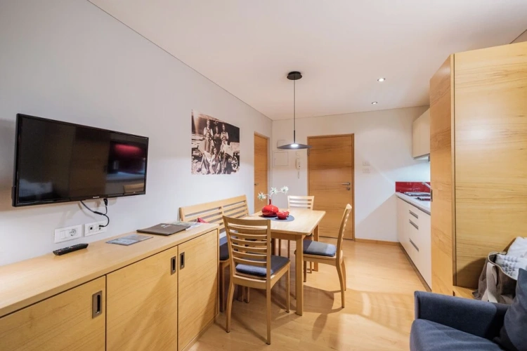 Deluxe Apartment with balcony and with mountain view