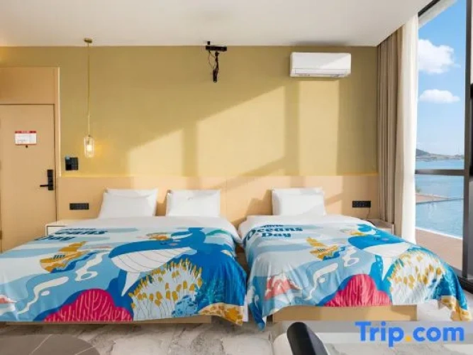 Deluxe Family Suite with sea view