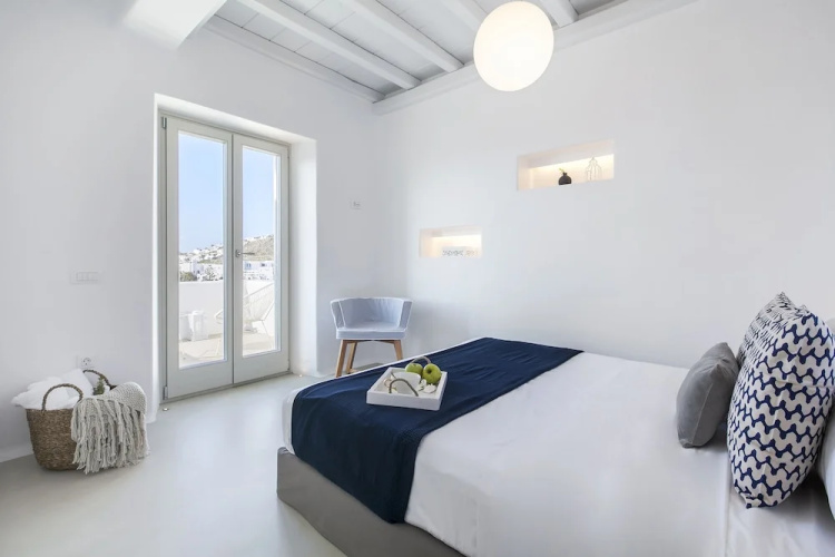 Breathtaking 6Bed villa in Platis Gialos