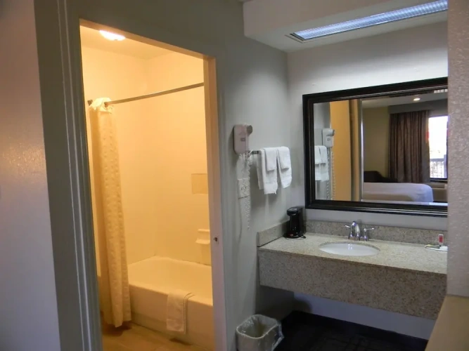 Economy Quadruple room