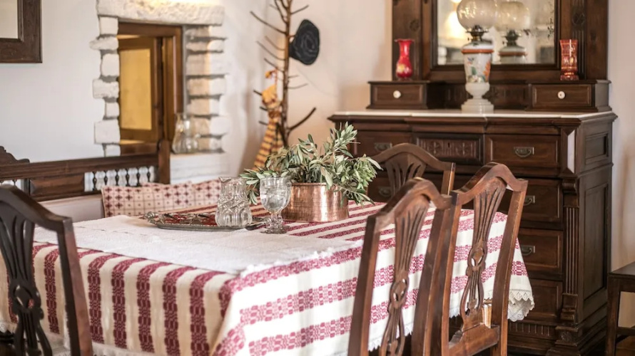 Traditional Inn Pirethron