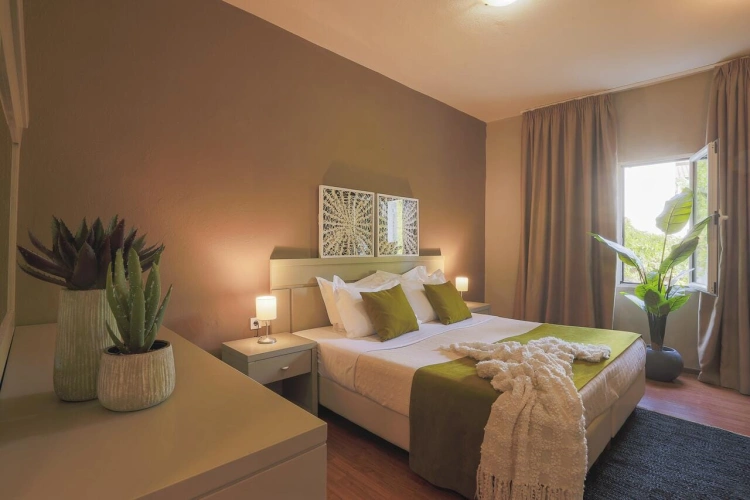 Suite with pool view