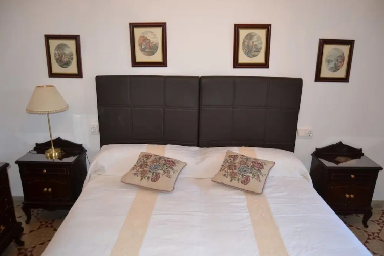 4 Bedrooms Cottage