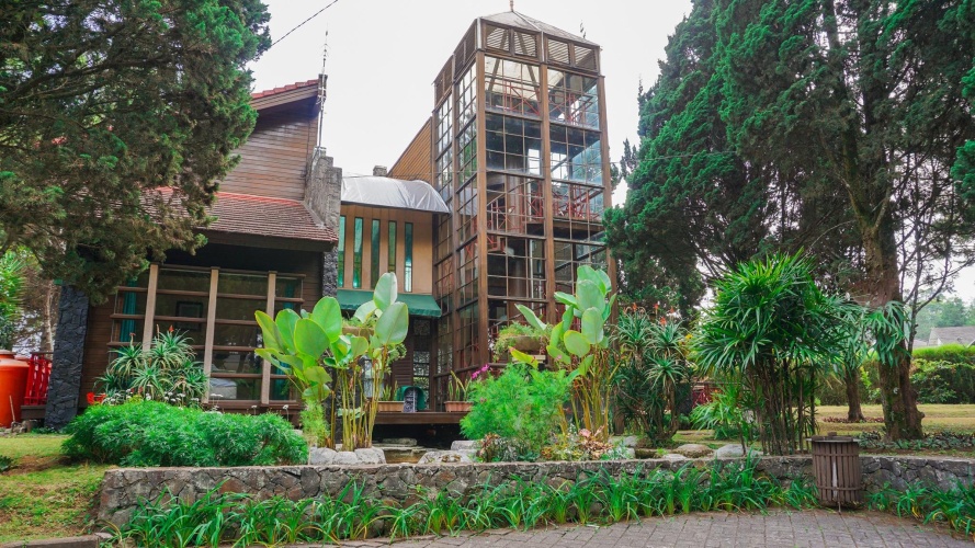 4 Bedrooms Family Villa