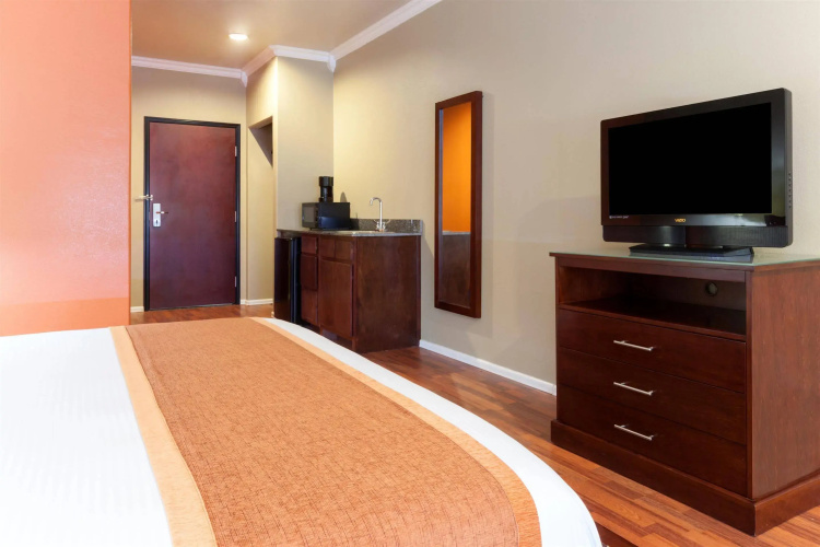 Lone Star Inn & Suites