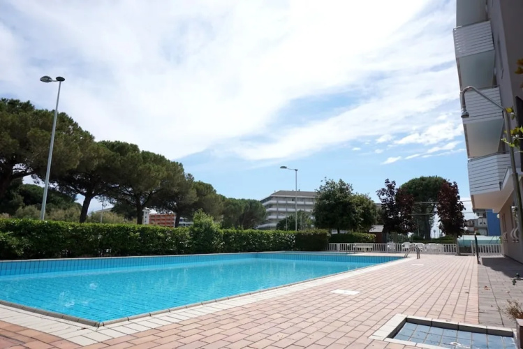 Great and Bright Apartment With Pool - Beahost