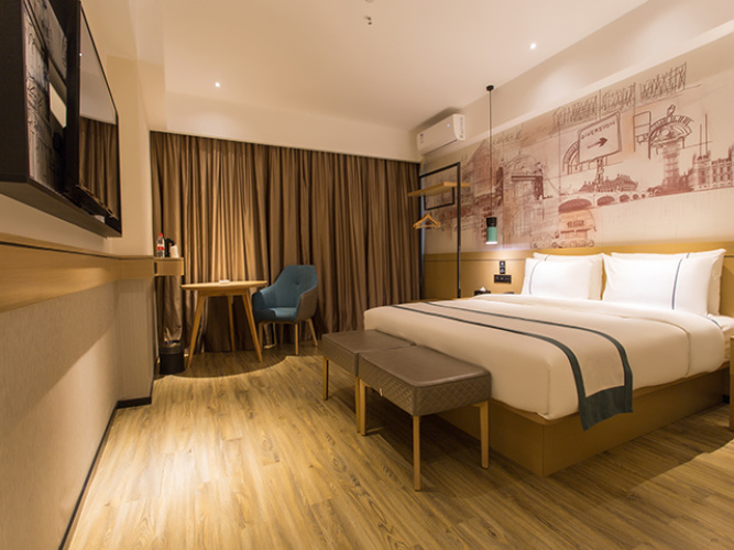 Standard Twin room with city view