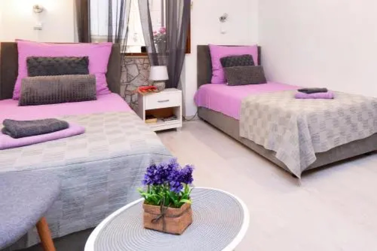 Apartments & Rooms As