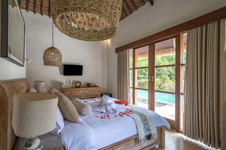 1 Bedroom Deluxe Suite with pool view
