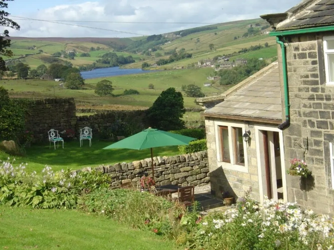 2 Bedrooms Cottage