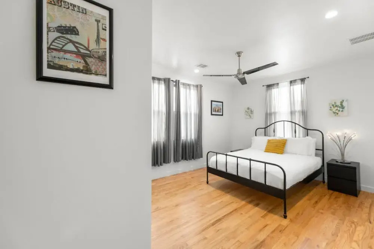 2-Bedroom East Austin Condo-Free Parking