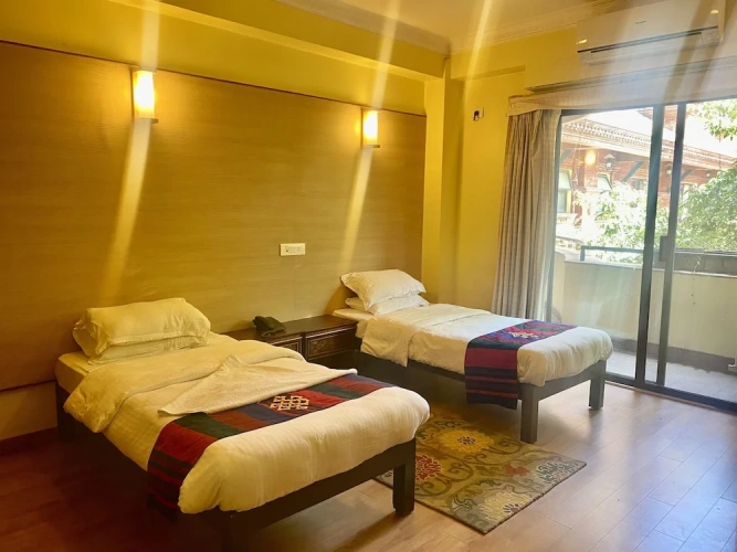 Deluxe Twin room with balcony