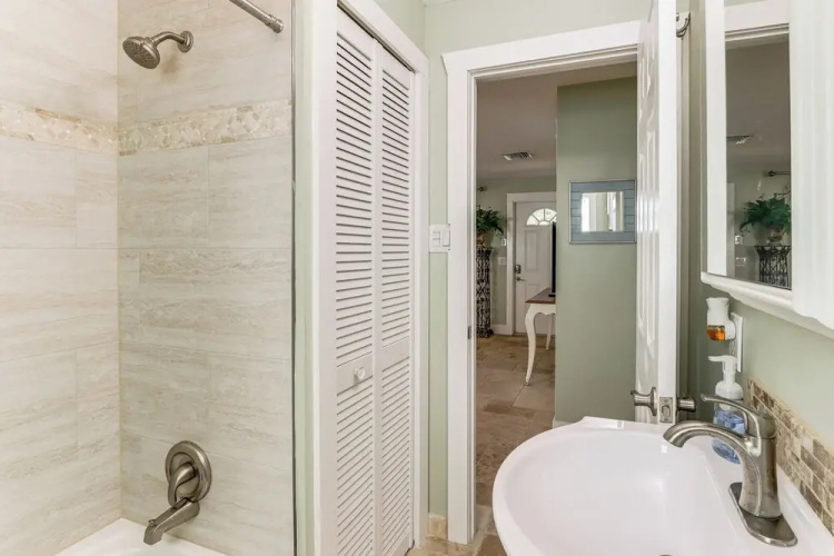 Walk to Parks, Eats & Bars: Stuart Home w/ Patio