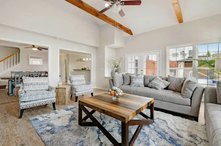 Fenced Yard & Ping-pong Table: Spacious Graham Gem