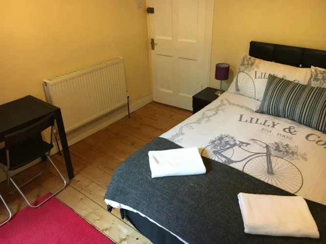 Glasgow West End Apartment