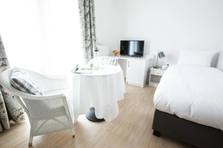 Standard Twin room with balcony