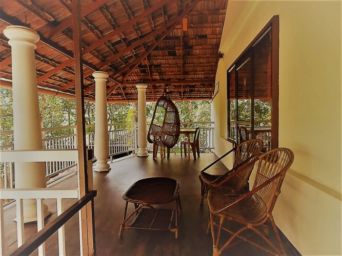 2 Bedrooms Villa