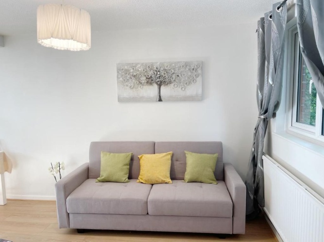 2 Bedrooms Cottage