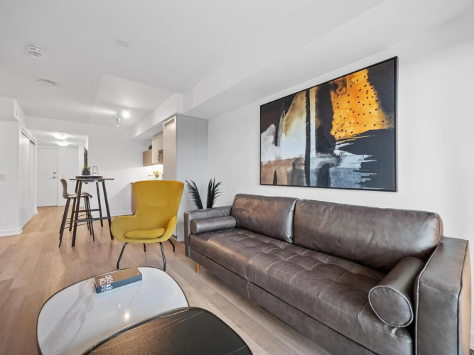 Sleek 1BR + office Condo - CN Tower/Skyline view