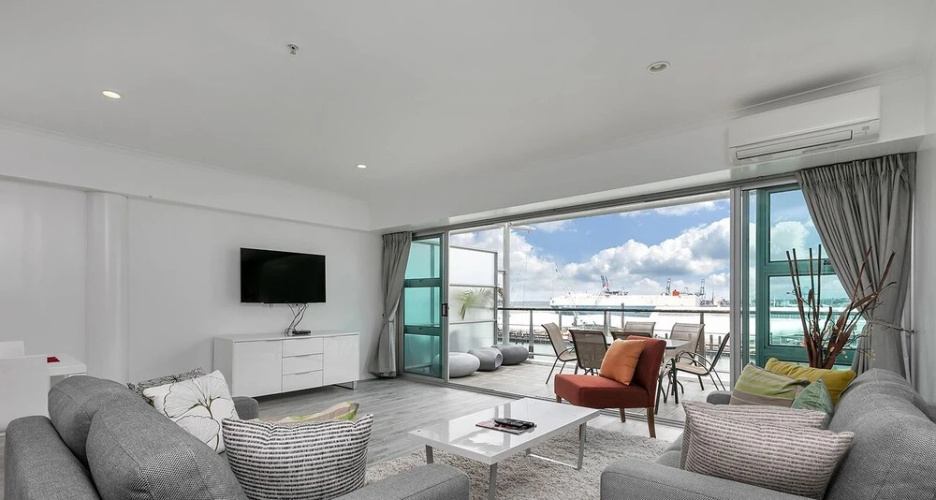 QV Absolute Waterfront with Carpark (481)