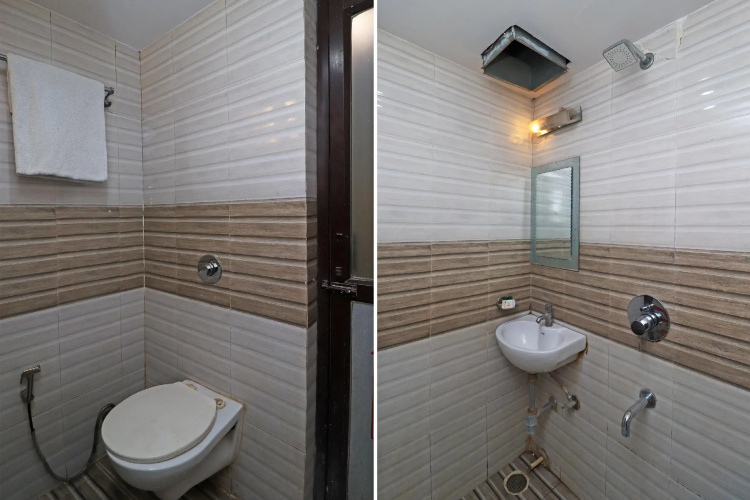 TOWNHOUSE 955 Hotel Ashish Park