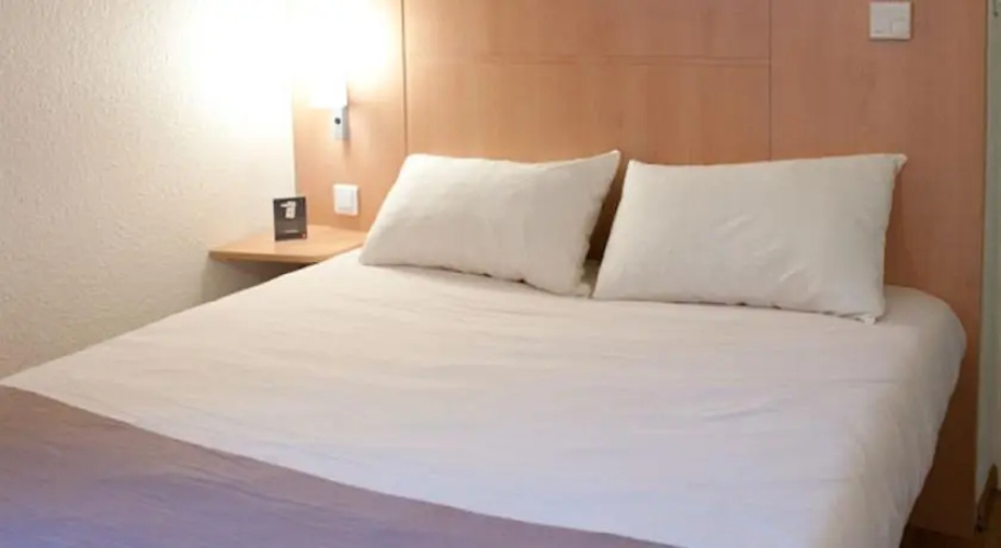 Egg Hotel Gonesse