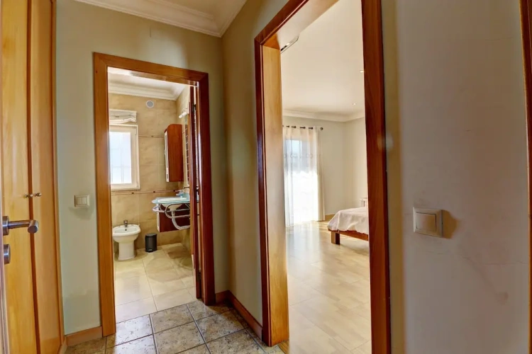 5 Bedrooms Villa