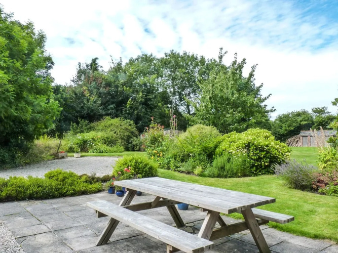 2 Priory Cottages