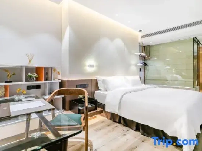 Standard Double room with city view